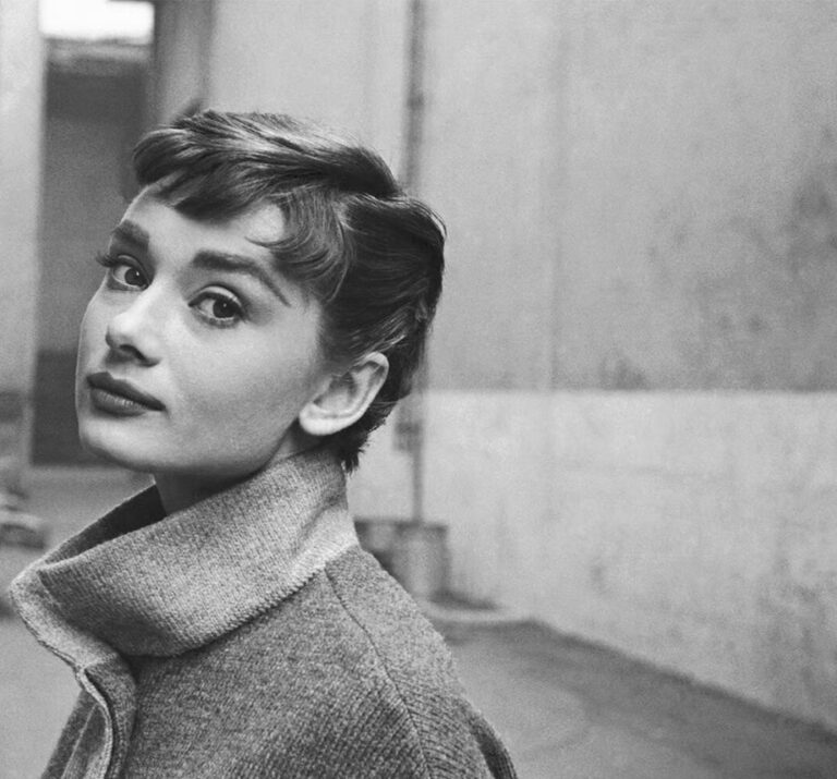 001_AudreyHepburn